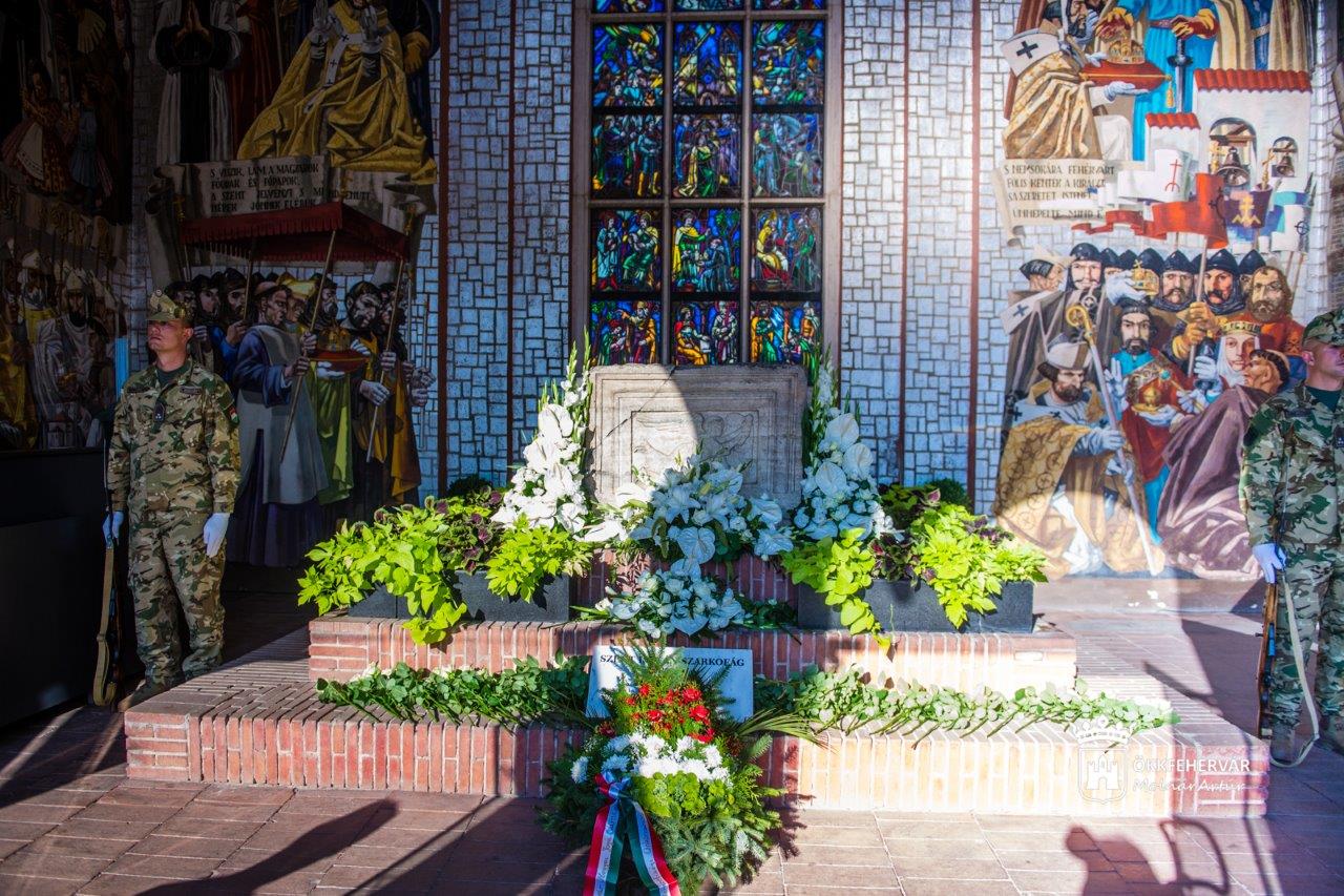 Tiszteletadás a Nemzeti Emlékhelyen